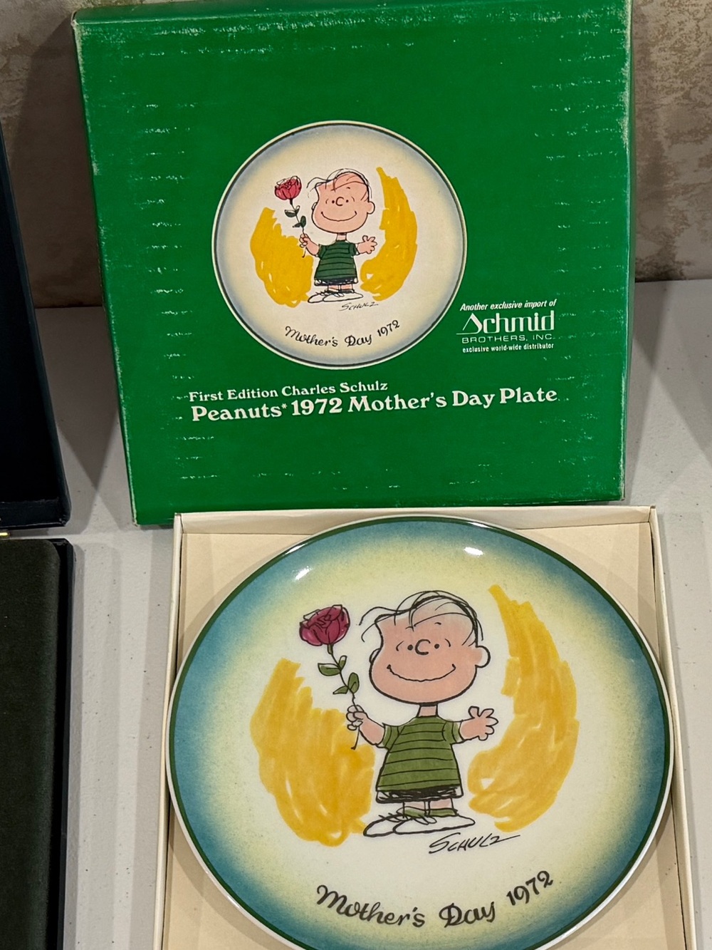 Schmid Peanuts 1972 Mother's Day Plate — Green Accent